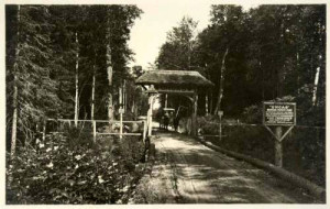 1899-Stoddard-Uncas-gate-L
