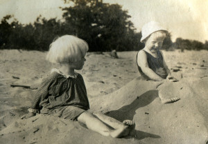 1915-Beach-L